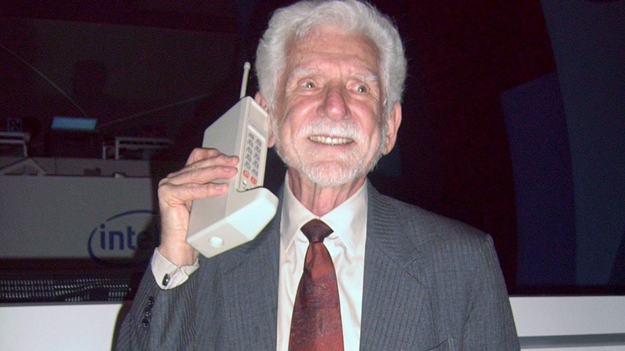 Dr. Martin Cooper, the inventor of the cell phone, with DynaTAC prototype from 1973 while at e21 Forum in Taipei International Convention Center. Source: Rico Shen, CC BY-SA 3.0 <http://creativecommons.org/licenses/by-sa/3.0/>, via Wikimedia Commons