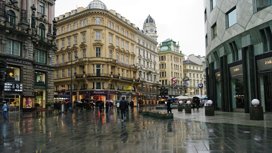 Vienna has thousands of old, multi-tenant dwellings: candidates for G.fast. via Flickr © Emmanuel Dyan (CC BY 2.0) Vienna has thousands of old, multi-tenant dwellings: candidates for G.fast. via Flickr © Emmanuel Dyan (CC BY 2.0)