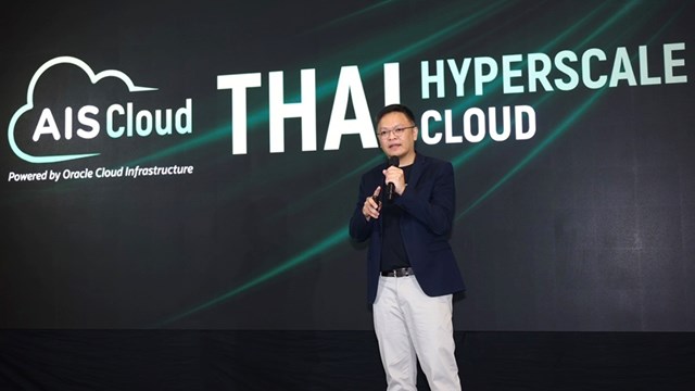 Phupa Akavipat, Chief Enterprise Business Officer at AIS, gives his sovereign cloud pitch at the launch of AIS Cloud.