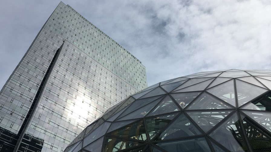 Slabs+Sphere 2, Amazon HQ via Flickr © JoeInSouthernCA (CC BY-ND 2.0) Slabs+Sphere 2, Amazon HQ via Flickr © JoeInSouthernCA (CC BY-ND 2.0)