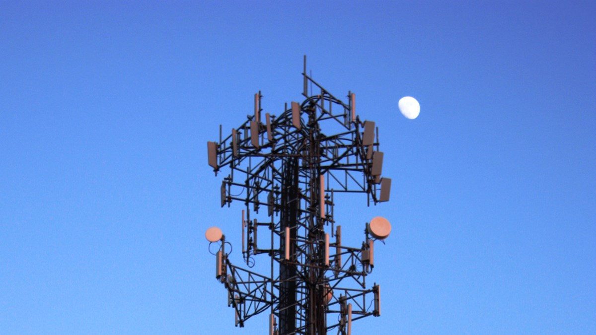 Mobile backhaul needs more dark fibre and more SDN to manage it with ...