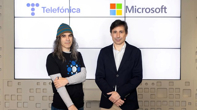 Chema Alonso (left), chief digital officer of Telefónica, and Paco Salcedo (right), president of Microsoft Spain.