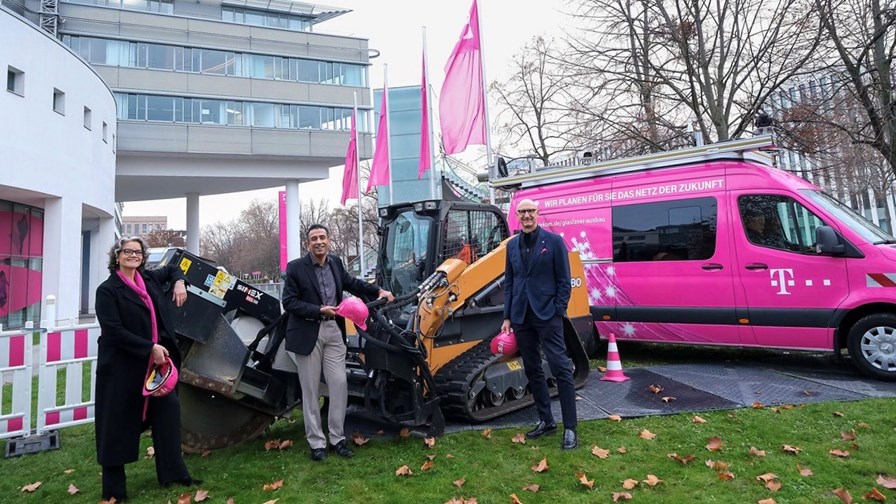 DT's Claudia Nemat (Board Member for Technology and Innovation), Srini Gopalan (Board member for Germany) and CEO Tim Höttges 