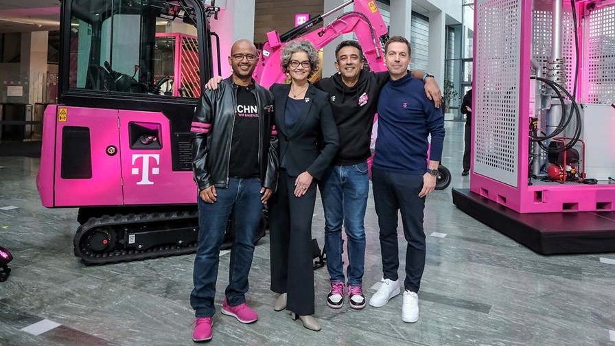 At the Telekom Network Day 2023 (left to right): Group CTO Abdu Mudesir, board members Claudia Nemat and Srini Gopalan, and Wolfgang Metze, Director Private Customers at Telekom Deutschland. Credit: Deutsche Telekom, photo by Norbert Ittermann.
