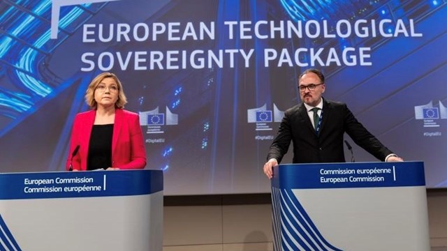 EC commissioners Henna Virkkunen, executive VP for Tech Sovereignty, Security and Democracy and Dan Jørgensen, Commissioner for Energy and Housing, unveil the tech sovereignty package.