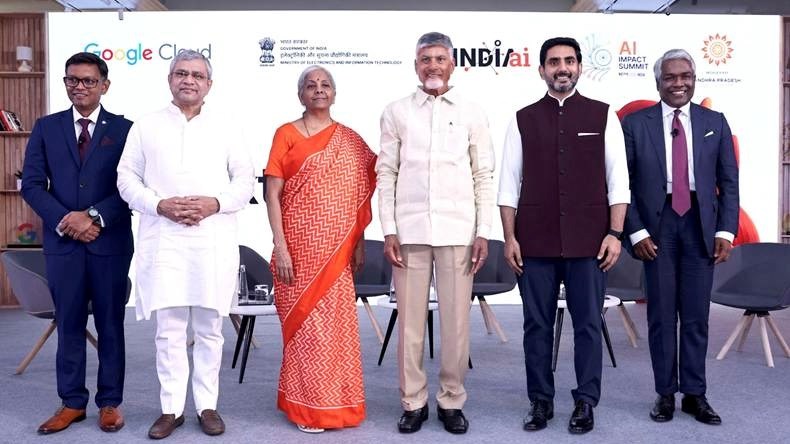 Left to right: Bikash Koley, VP of Global Infrastructure and Capacity, Google Cloud; Shri Ashwini Vaishnaw, Hon’ble IT Minister; Smt Nirmala Sitharaman, Hon’ble Minister of Finance and Corporate Affairs, Government of India; Shri Nara Chandrababu Naidu, Hon’ble Chief Minister of Andhra Pradesh; Shri Nara Lokesh, Hon’ble Minister for Information Technology, Andhra Pradesh; and Shri Thomas Kurian, CEO of Google Cloud.
