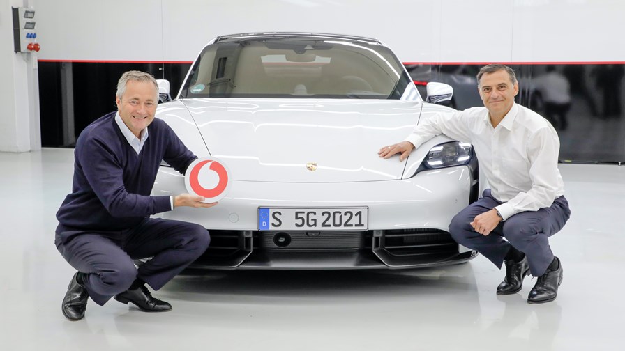 Vodafone Germany CEO Hannes Ametsreiter (left) and Porsche Board Member for Development Michael Steiner activated the 5G standalone network in the Weissach development center. © Vodafone / Porsche Vodafone Germany CEO Hannes Ametsreiter (left) and Porsche Board Member for Development Michael Steiner activated the 5G standalone network in the Weissach development center. © Vodafone / Porsche