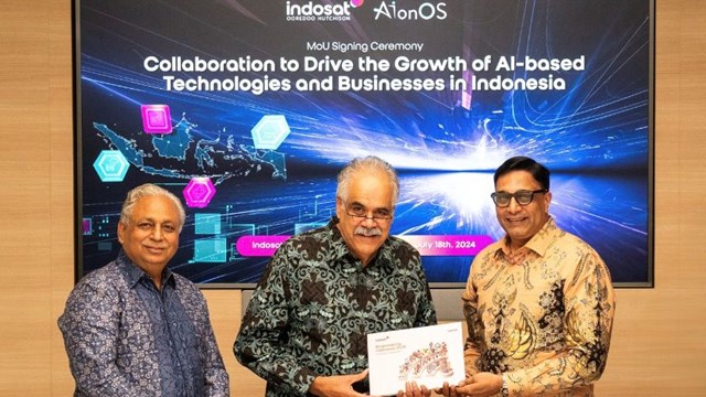 Left to right: C.P. Gurnani, chairman of Assago Group and executive vice chairman of AIonOS; Rahul Bhatia, group MD of InterGlobe Enterprises; and Indosat Ooredoo Hutchison (IOH) CEO Vikram Sinha 