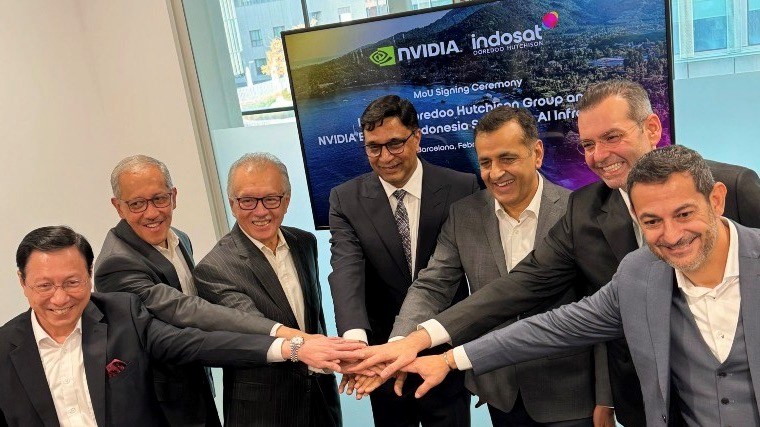 Hands, touchin' hands... The Indosat and Nvidia teams celebrate their collaboration at MWC24 in Barcelona. Hands, touchin' hands... The Indosat and Nvidia teams celebrate their collaboration at MWC24 in Barcelona.