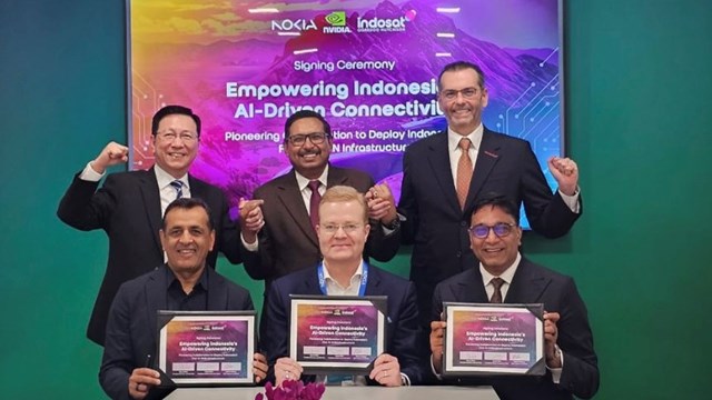 Sealing the deal (front row, left to right): Ronnie Vasishta, SVP Telecoms, Nvidia; Tommi Uitto, President, Mobile Networks, Nokia; and Vikram Sinha, CEO of Indosat Ooredoo Hutchison.