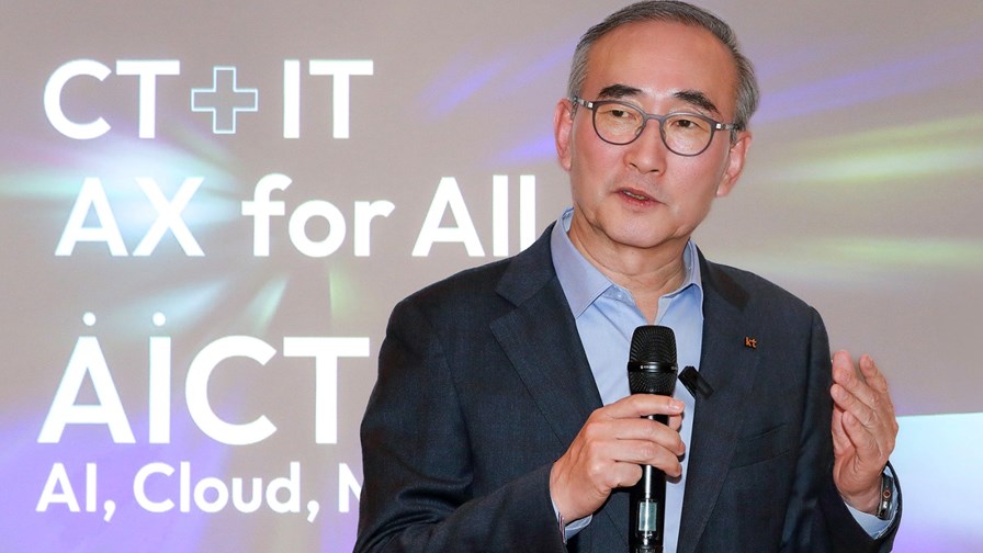 KT CEO Kim Young-seop unveils the South Korean operator's new AICT strategy in Barcelona. KT CEO Kim Young-seop unveils the South Korean operator's new AICT strategy in Barcelona.