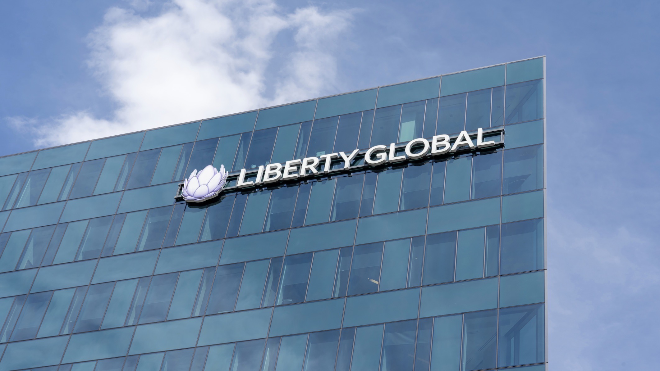 ما الجديد مع... Liberty Global، Apple، وتأثير الذكاء الاصطناعي | TelecomTV