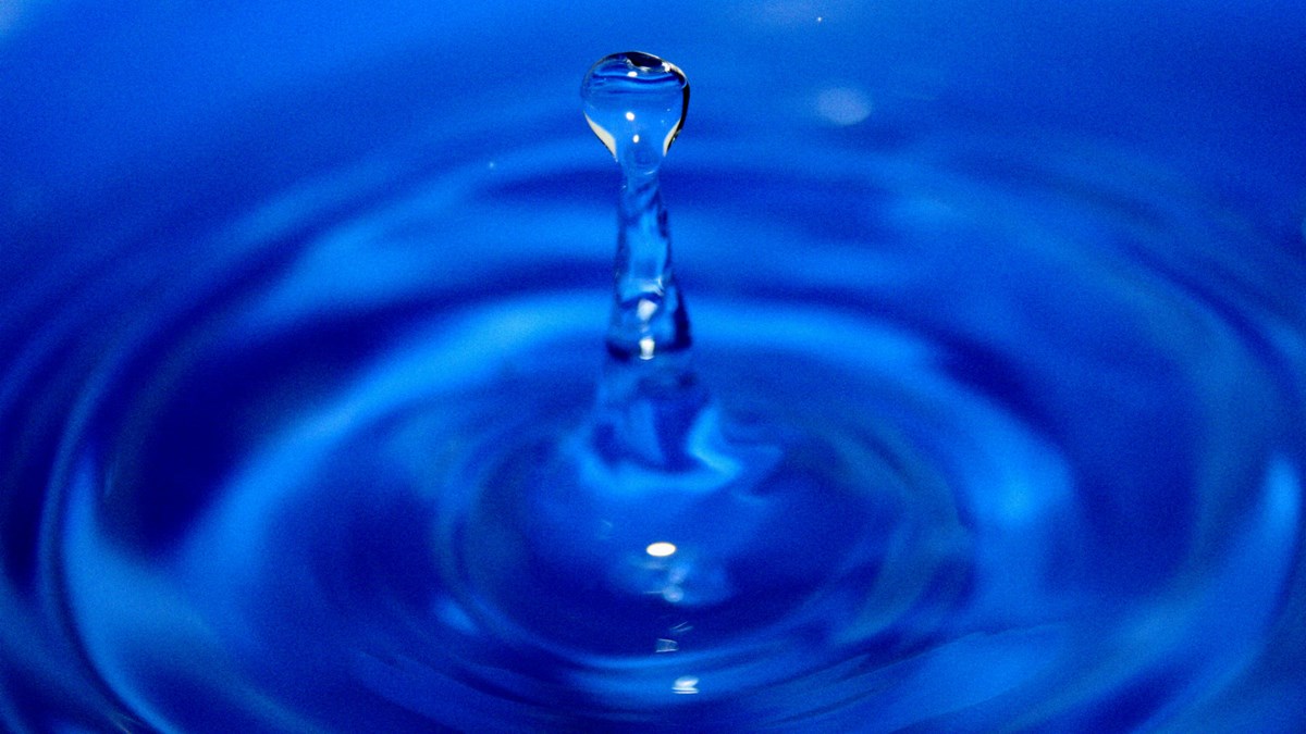 Ковид вода. Жидкая вода. Жидкий вид воды. Жидкое состояние воды. Вода жидкая картинка.