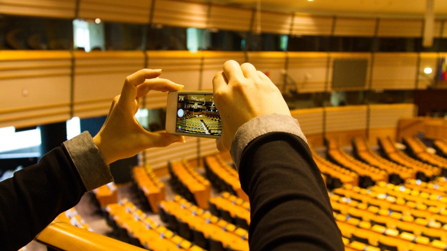 via Flickr © Amplified Group (CC BY 2.0) via Flickr © Amplified Group (CC BY 2.0)