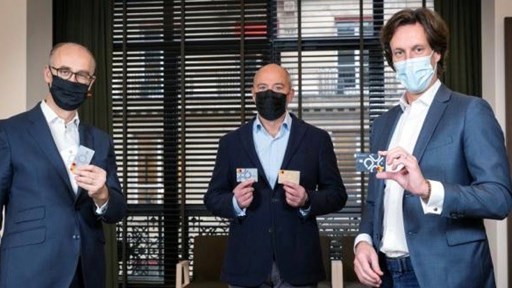 From left to right: Paul de Leusse (CEO of Orange Bank), Stéphane Richard (Orange Chairman and CEO) and Damien Dupouy (Anytime co-founder)