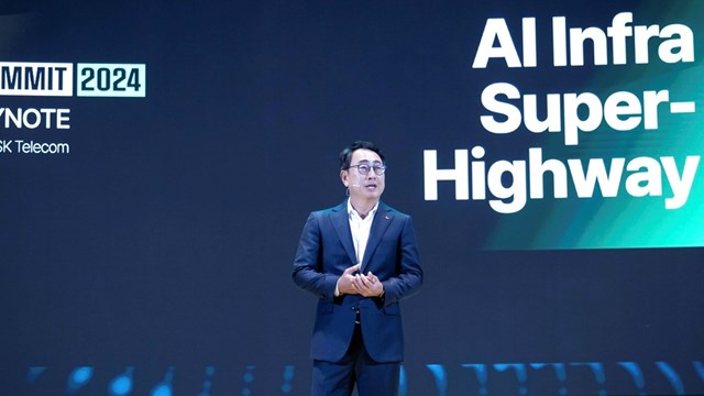 SK Telecom CEO Ryu Young-sang presents his strategy at the company's AI Summit.