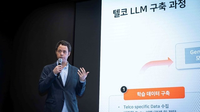 Eric Davis, head of AI Tech Collaboration at SK Telecom, presents the Telco LLM model during a press briefing held on 30 April. 