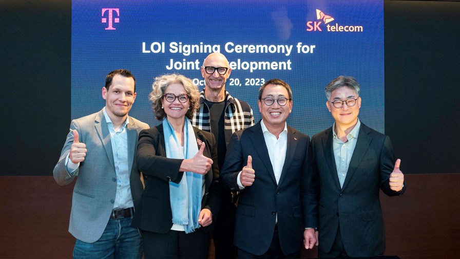 SK Telecom and Deutsche Telekom signing a letter of intent to jointly develop a telco-specific LLM. Source: SK Telecom SK Telecom and Deutsche Telekom signing a letter of intent to jointly develop a telco-specific LLM. Source: SK Telecom