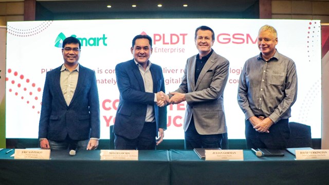 Signing up to the Open Gateway initiative (left to right): Eric Santiago, First VP for Network at PLDT and Smart; Mitch Locsin, Head of Enterprise and International Core Business at PLDT and Smart; Julian Gorman, Head of GSMA Asia Pacific; and David Turkington, Head of Technology, Asia Pacific, GSMA.