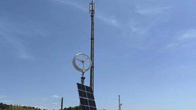 A SoftBank Corp renewable-energy self-powered base station.