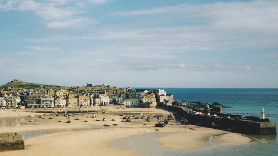 St Ives harbour by John Stratford © flickr (CC BY 2.0)