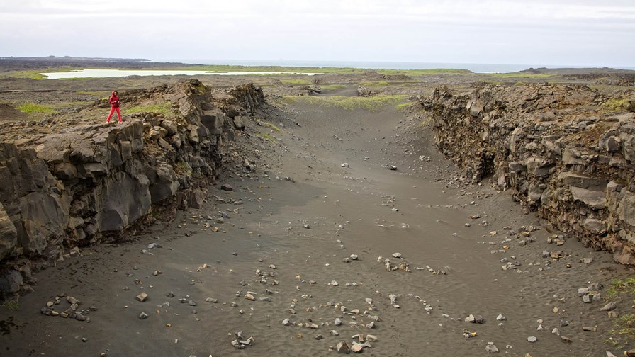 Tectonic Plates: all that separates Europe from America © flickr/CC-licence/Vytautas Serys Tectonic Plates: all that separates Europe from America © flickr/CC-licence/Vytautas Serys