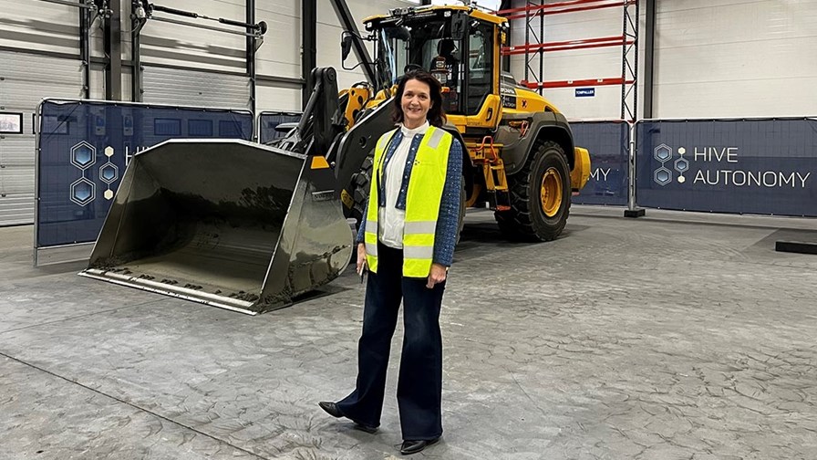 Kaaren Hilsen, Chief Innovation Officer and Head of Telenor AI Factory, on a visit to Hive Autonomy's premises. Kaaren Hilsen, Chief Innovation Officer and Head of Telenor AI Factory, on a visit to Hive Autonomy's premises.