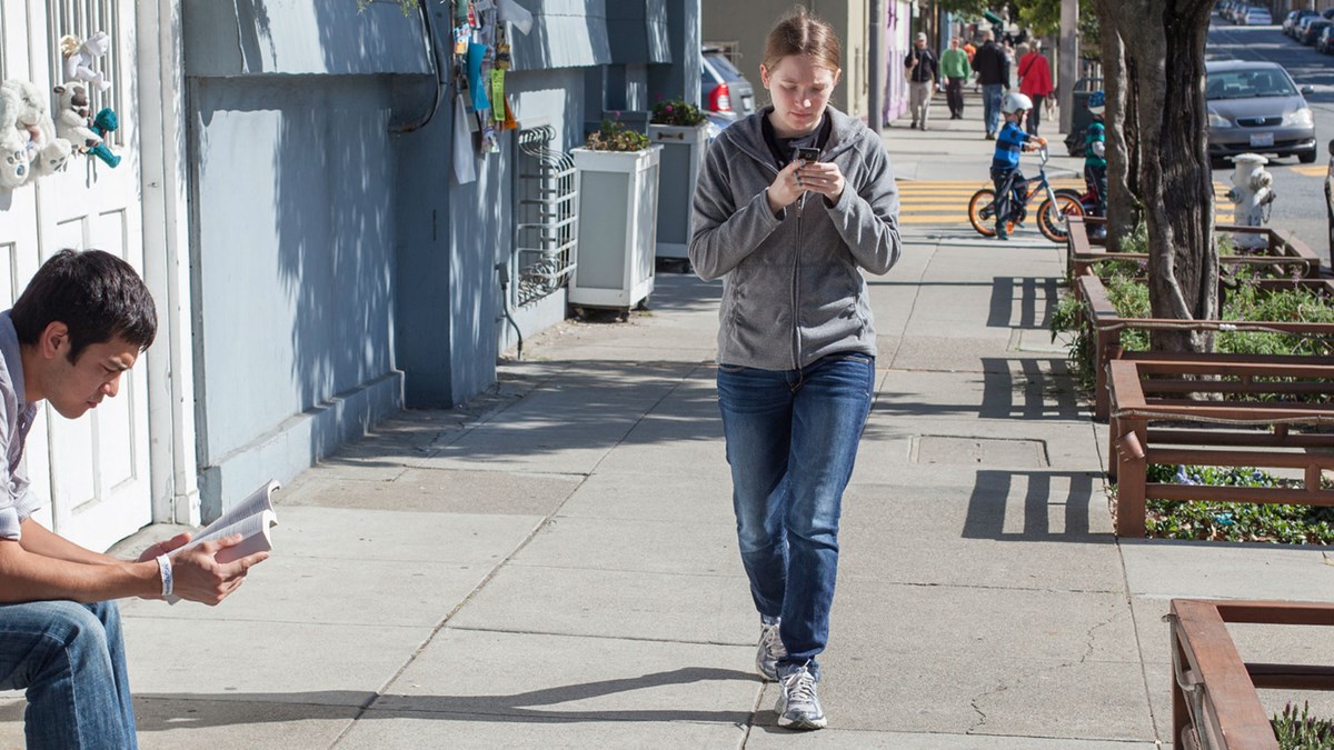 Walkers have evolved a "protective shuffle" whilst texting, Device