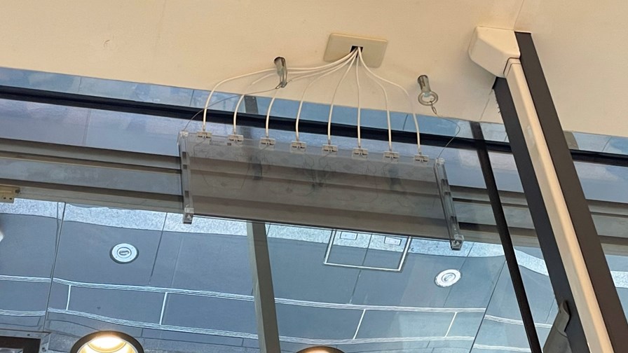 The glass antenna installed by JTower at the Shinjuku 3-chome East Building in Tokyo. The glass antenna installed by JTower at the Shinjuku 3-chome East Building in Tokyo.