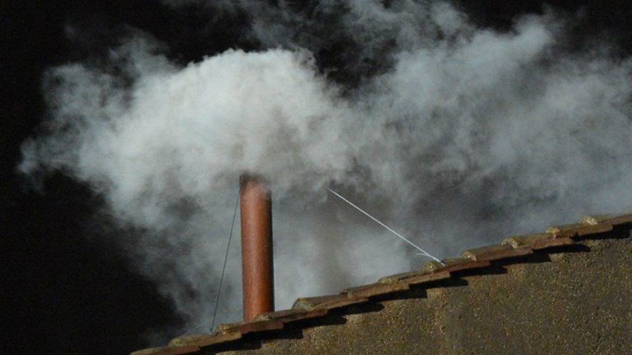 Smoke from the Vatican chimney        via Flickr © Diario Critico Venezuela (CC BY 2.0)