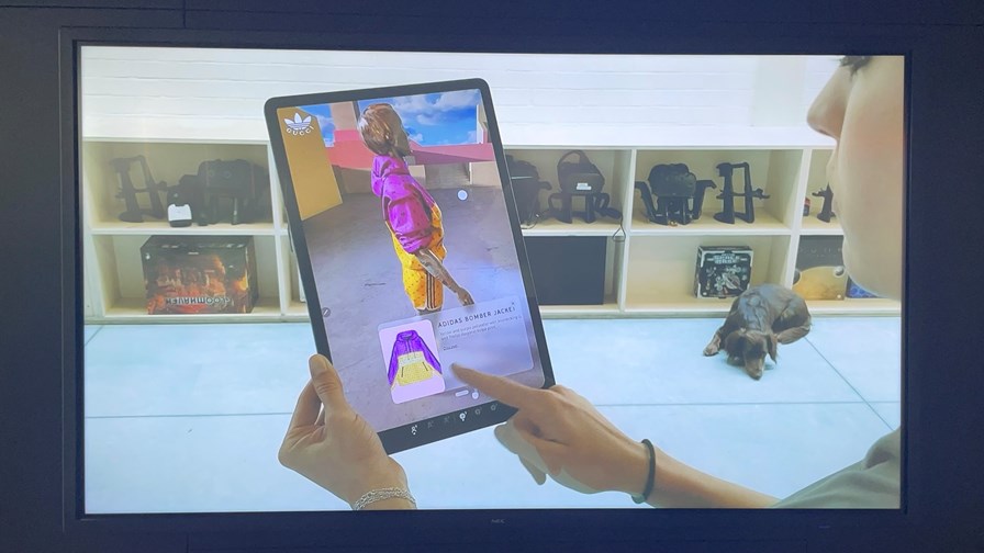 A demonstration of a 5G retail use case at Verizon London Hub, 2023. A demonstration of a 5G retail use case at Verizon London Hub, 2023.