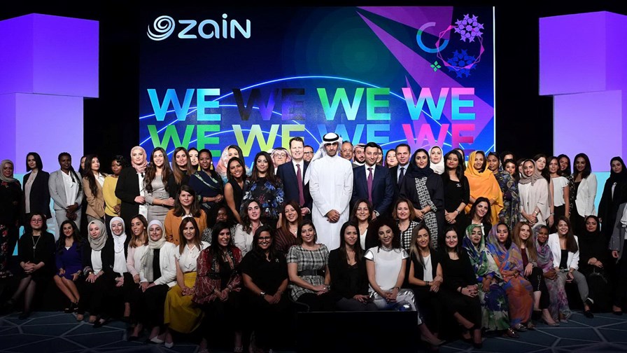 Zain Group CEO Bader Al-Kharafi and employees in Kuwait © Zain